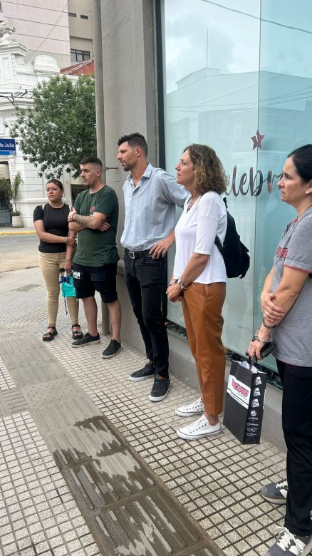 Autoridades de AERCA y comerciantes visitaron la obra de remodelación del casco céntrico