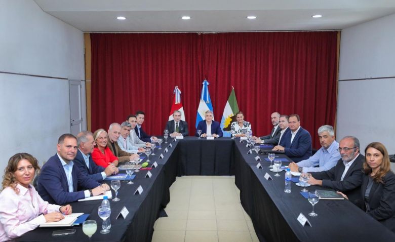 Cruz del Eje: Llaryora encabezó la primera reunión de gabinete