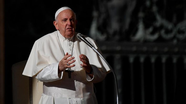 El Vaticano autorizó la bendición de parejas del mismo sexo 