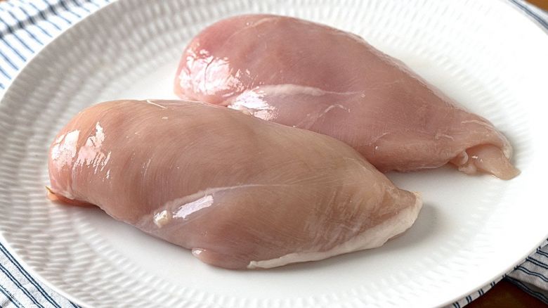 Dejá de comer el pollo seco: la mejor receta de pechuga rellena para innovar en la cocina