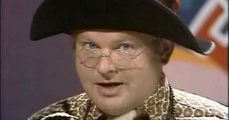 Benny Hill, 100 años del comediante que conquistó el mundo y murió solo