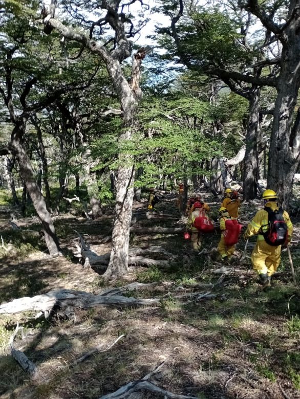 Bomberos de la región colaboran en el incendio del parque Nacional Los Alerces