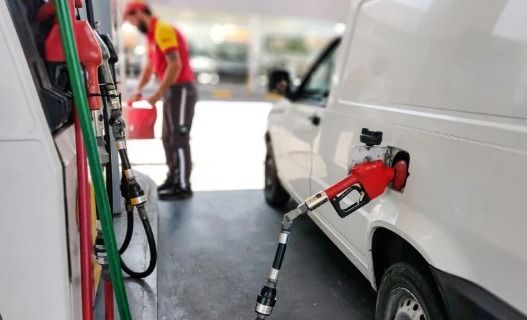 El Gobierno le solicitó a las petroleras aumentar en forma moderada los precios de los combustibles