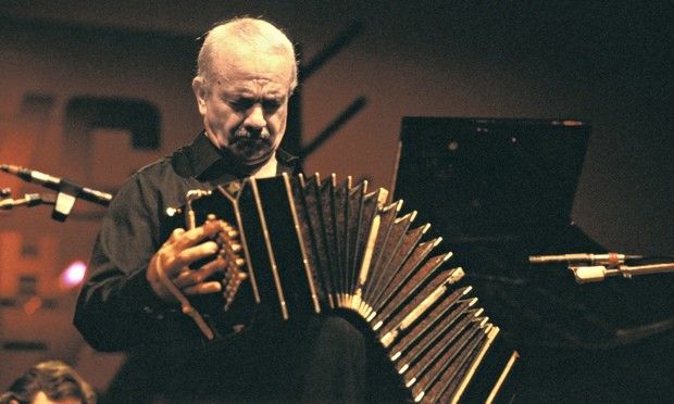 En 1921 nace Astor Piazzolla, compositor y bandoneonista argentino