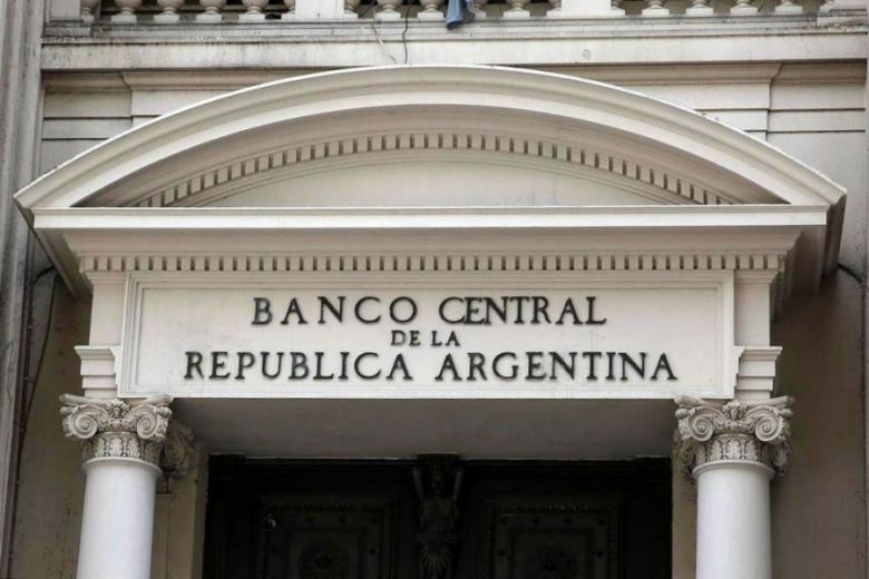 El Banco Central desregula la tasa de los plazos fijos y baja pases del 110% al 80%