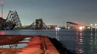 Estados Unidos: colapsó un puente tras el impacto de un barco y buscan al menos a siete personas