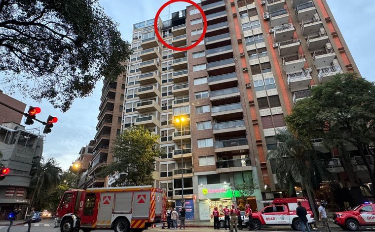 Nueva Córdoba: un joven falleció al arrojarse de un edificio en llamas