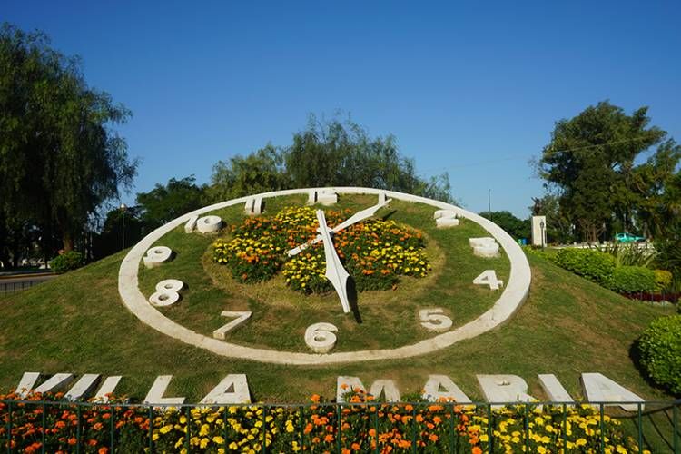 Reloj de Flores en la costanera villamariense