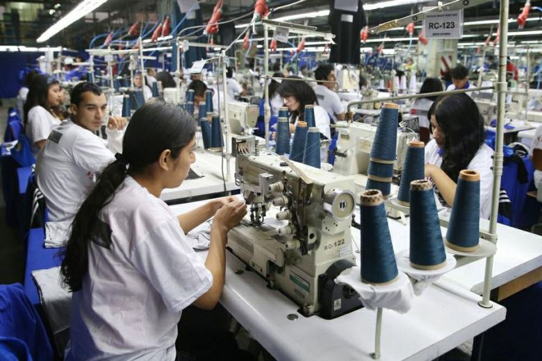 Empresas textiles: más de la mitad implementó suspensiones o despidos