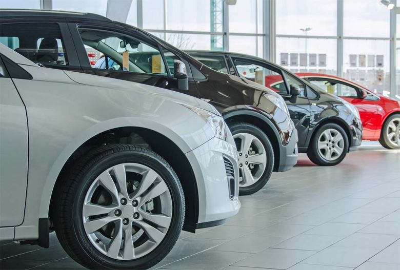 Caída de la demanda de autos: el stock de 0 km en concesionarias es el más alto en 4 años