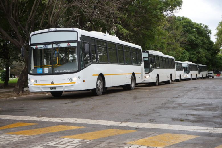 Presentaron cinco colectivos para el transporte urbano de Villa María