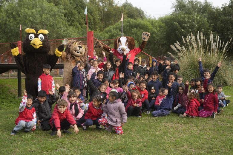 Estudiantes de la escuela Urquiza visitaron el CAM en el Día del Animal