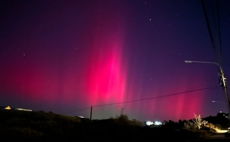 Ushuaia se tiñó de rojo por las impresionantes auroras australes