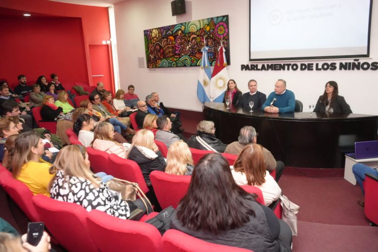 El intendente Accastello y el ministro Ferreyra presentaron la Coordinación Local de Educación