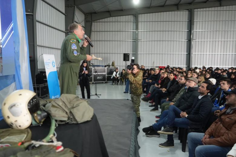 Más de 1500 estudiantes participaron de la propuesta "Defensores de nuestro cielo"