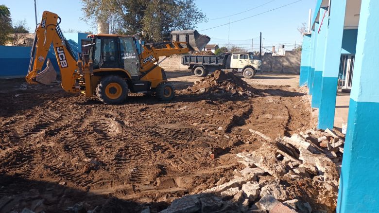 El municipio construye un playón deportivo en la escuela Arturo M. Bas