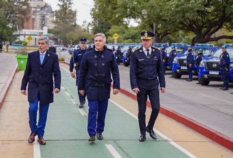 Llaryora defendió el uso de armas no letales y sumar al Ejército y la Gendarmería en seguridad