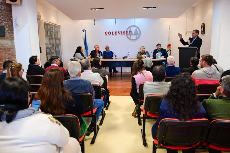 Martín Gill se reunió con intendentes y cooperativistas de Juárez Celman