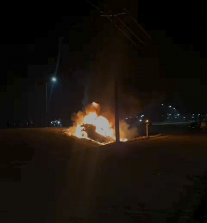 El fin de semana se prendió fuego un auto a la salida de un boliche