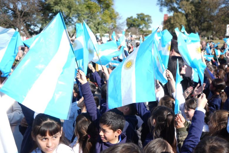 Alumnos de cuarto grado prometieron lealtad a la Bandera 