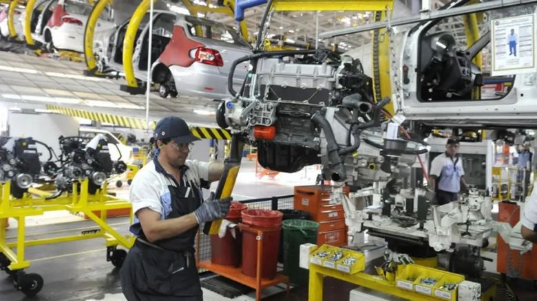 Crisis en la industria automotriz: fábricas de vehículos detenidas en Córdoba
