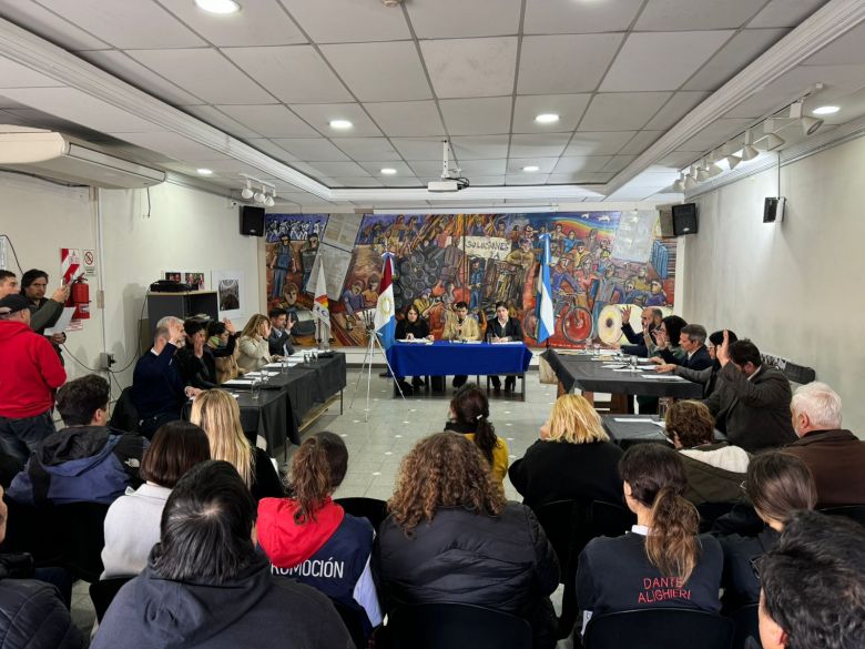 Concejales sesionaron en el Diario del Centro del País