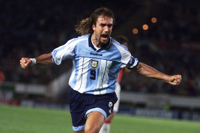 En 2002, Gabriel Batistuta juega su último partido con la selección argentina