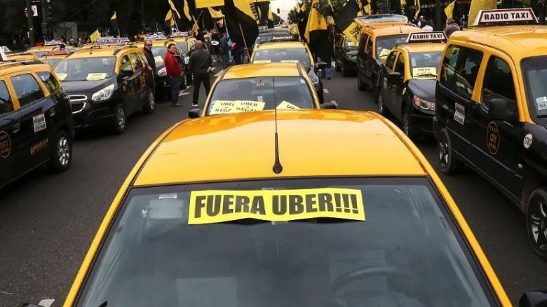 Taxistas: “quien comience a usar Uber, quedará fuera del sistema”  