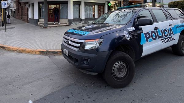 Allanaron una panadería local: había cocaína y dólares