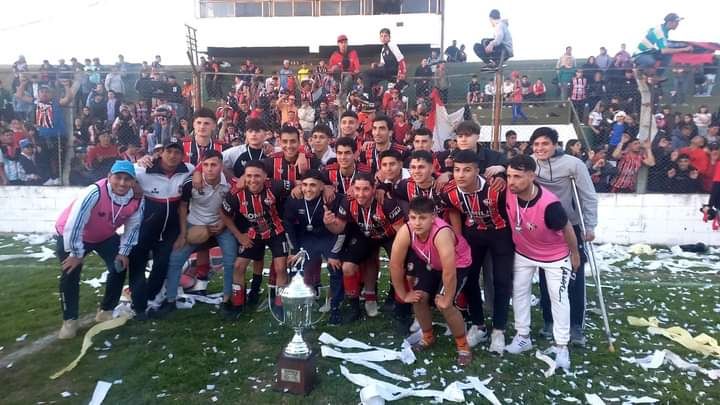 Alem de Villa Nueva se consagró campeón tras vencer a Alumni