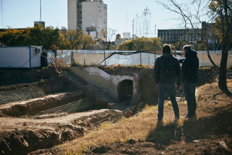 Comenzó el hormigonado de las gradas en el Paseo “Hermanos Seco”