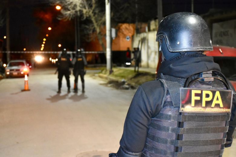 Tres detenidos por comercializar cocaína y marihuana en barrio Los Olmos