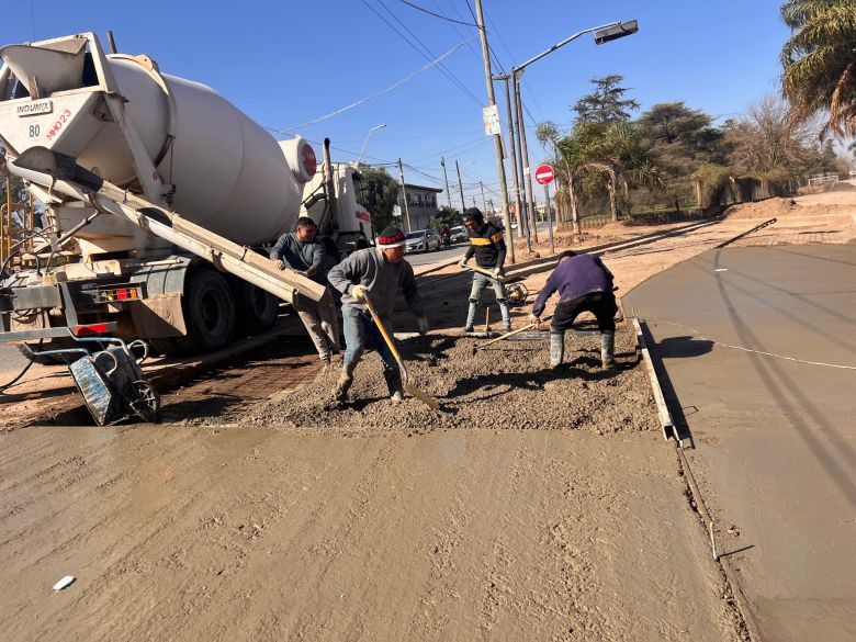 Avanza la pavimentación en barrio Centro Empleados de Comercio 