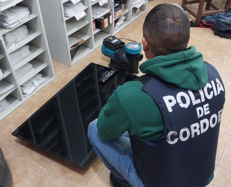 Detuvieron a un hombre que había robado un televisor y una bomba de pileta 