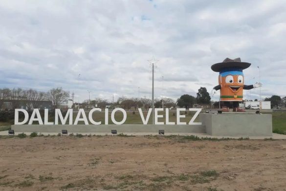 Charlas preventivas para contrarrestar al dengue en Dalmacio Vélez