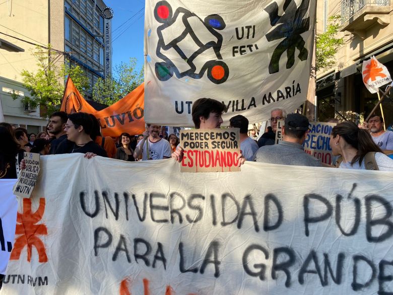 La ciudad volvió a marchar en defensa de la Universidad Pública