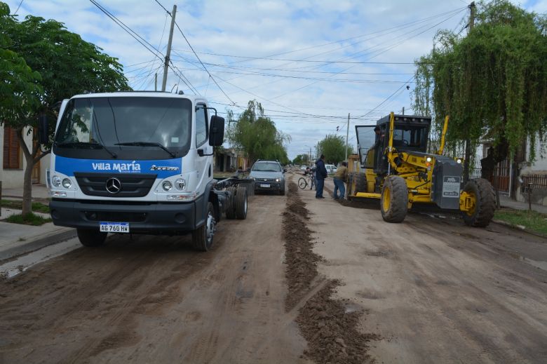 Avanzan las tareas de reparación de calles de tierra en diferentes barrios