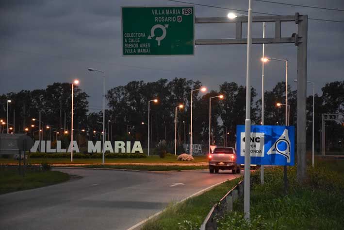 Trabajo articulado para construir la colectora en un tramo de la Autopista