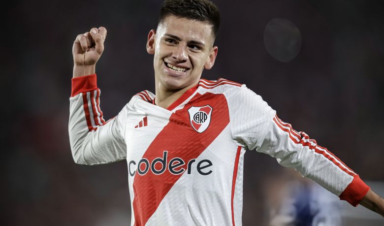 River inició gestiones con el City para extender el préstamo de Echeverri