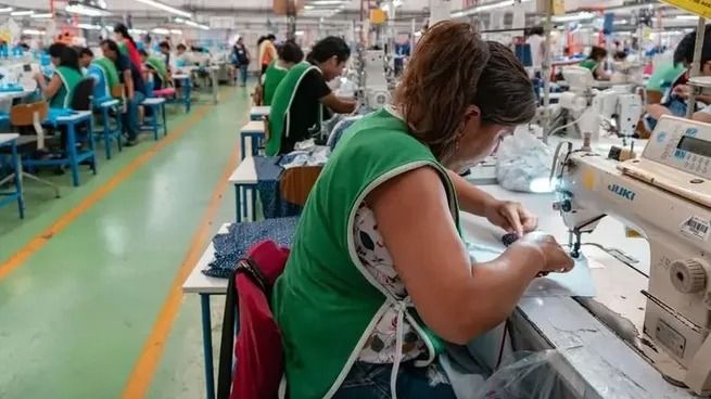 Afirman que la ropa argentina está entre las más caras de la región