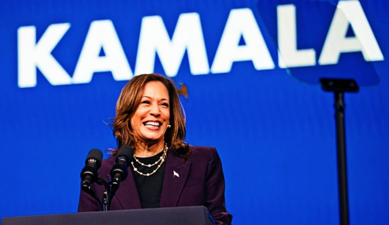 Elecciones en EEUU: un sondeo le da ventaja a Kamala Harris entre los latinos