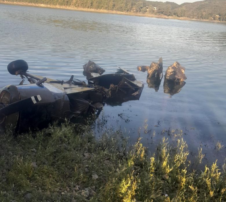 Extrajeron una avioneta que cayó en el Dique Los Molinos hace 17 años