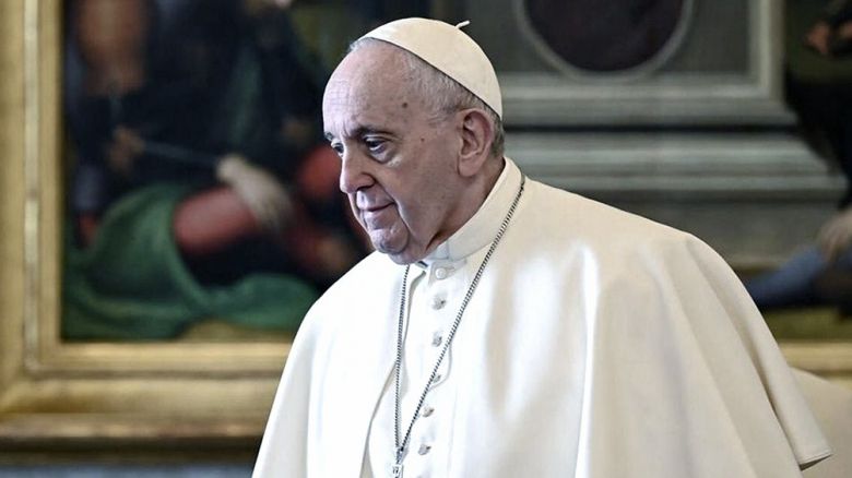 El Vaticano comunicó que el Papa Francisco pasó una noche tranquila