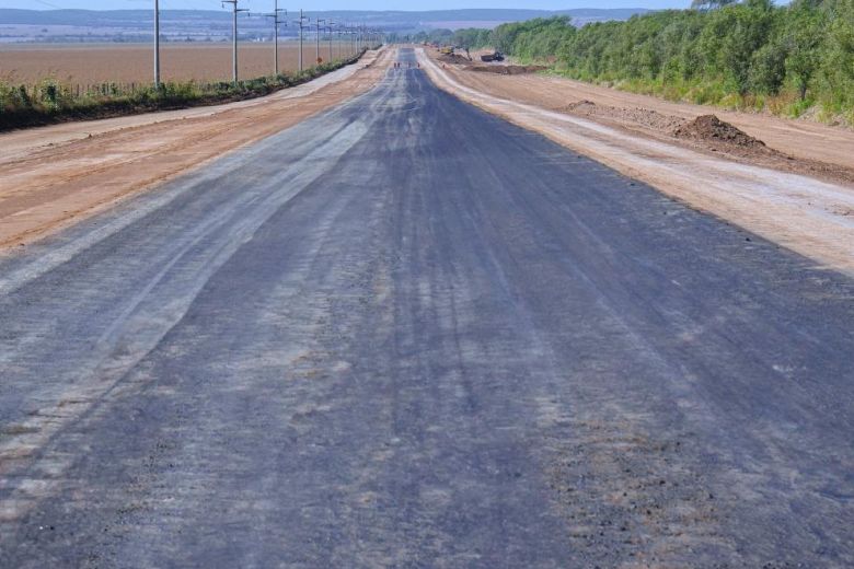 Etapa final de la pavimentación del camino Río de los Sauces – Elena
