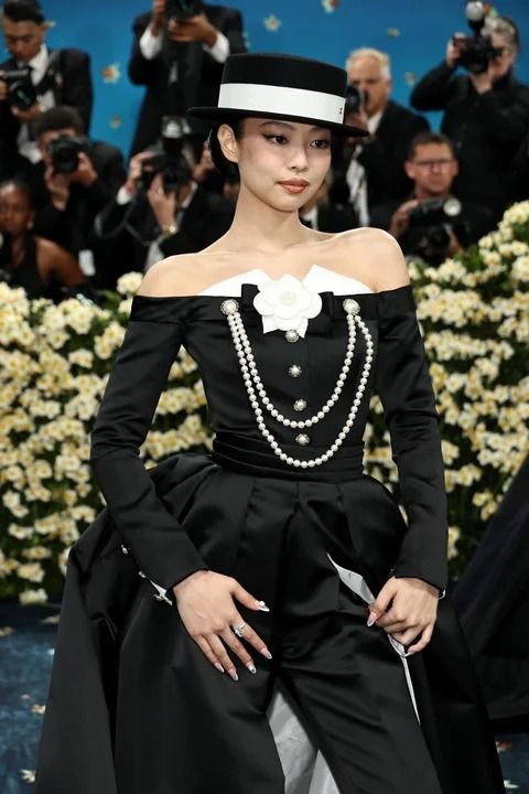 Rihanna, Zendaya y Bad Bunny, entre las celebridades que brillaron con sus atuendos en la Met Gala 2025