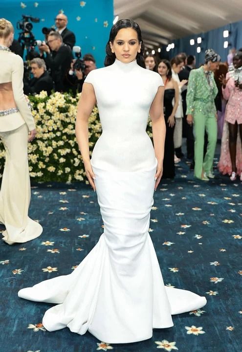 Rihanna, Zendaya y Bad Bunny, entre las celebridades que brillaron con sus atuendos en la Met Gala 2025
