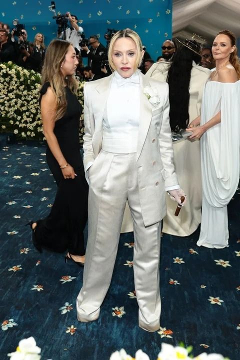 Rihanna, Zendaya y Bad Bunny, entre las celebridades que brillaron con sus atuendos en la Met Gala 2025