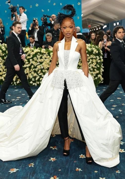 Rihanna, Zendaya y Bad Bunny, entre las celebridades que brillaron con sus atuendos en la Met Gala 2025