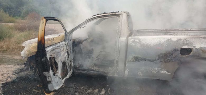 Ana Zumarán: un vehículo fue consumido por el fuego y no hubo lesionados