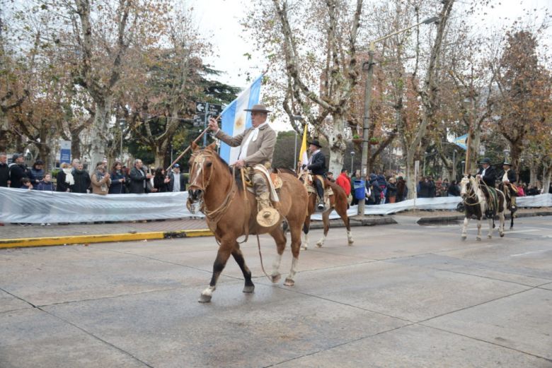 Villa Nueva celebra el 25 de Mayo con desfile y una jornada llena de tradición